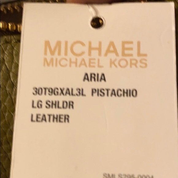 NWT-Micheal Kors—Aria Pebble Leather Shoulder Bag - Picture 4 of 5